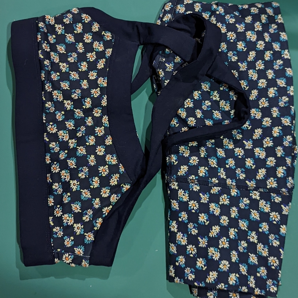 Fabletics Daisy Print Legging & Bra Set Size Medium
